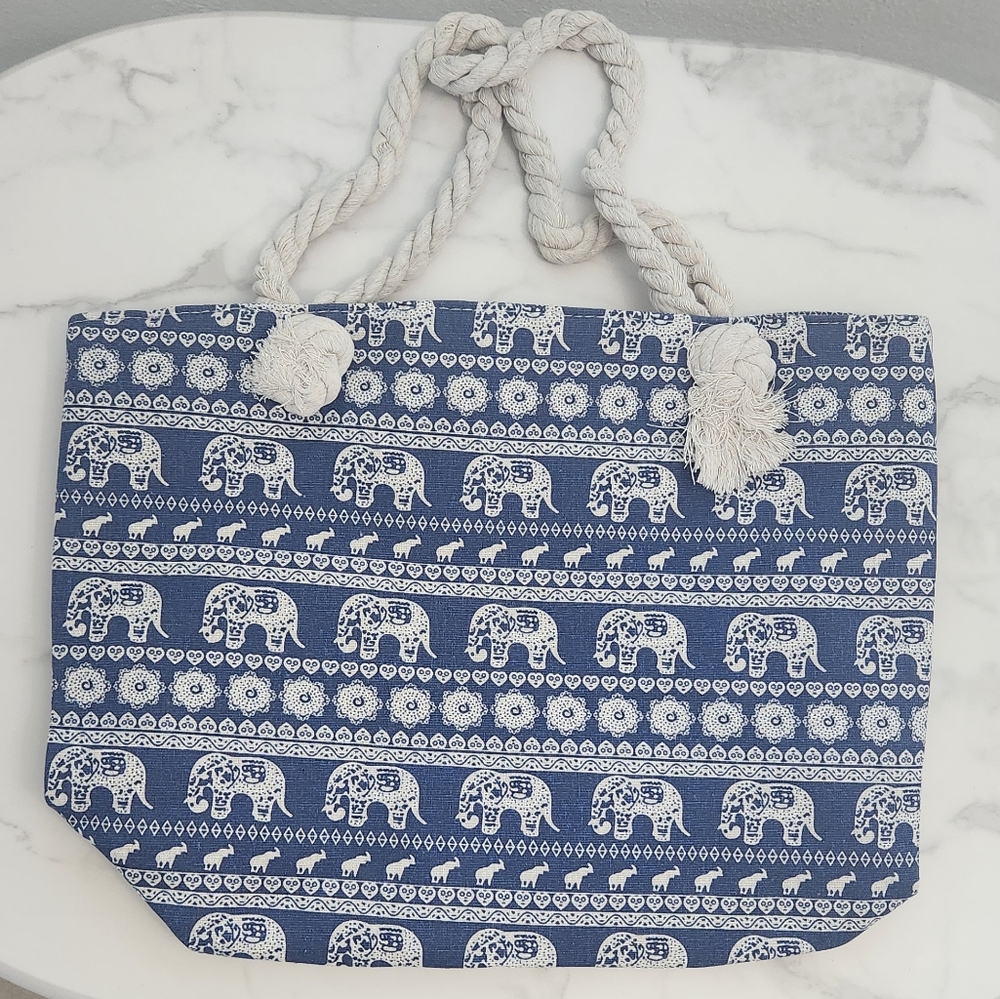 Women Large Elefants Design Square Beach Bag - Picture 7 of 9